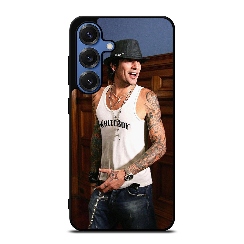 TOMMY LEE POSE Samsung Galaxy S26 Case Cover